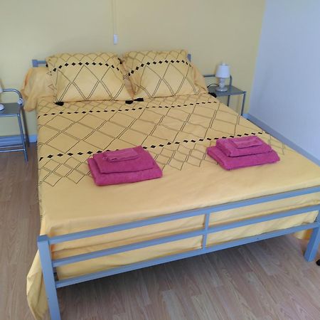 Bed and Breakfast Au Nid De Mes Anges Entrecasteaux Экстерьер фото